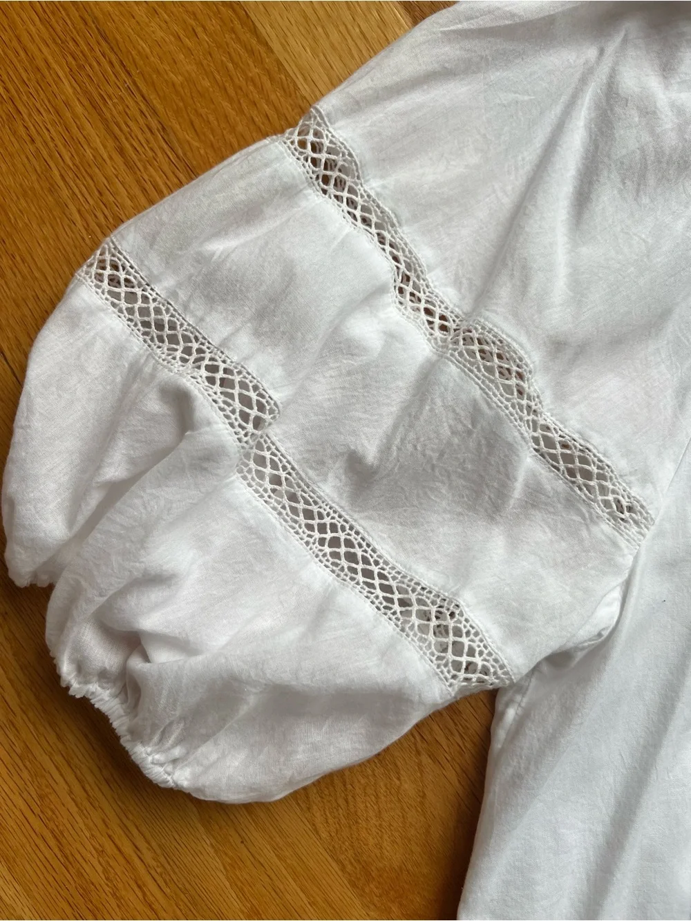 Abercrombie and Fitch Women’s White Peasant Blouse